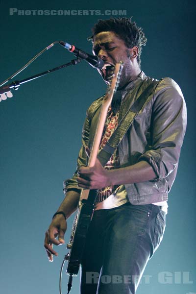 BLOC PARTY - 2005-11-14 - PARIS - Zenith - Rowland Kelechukwu Okereke